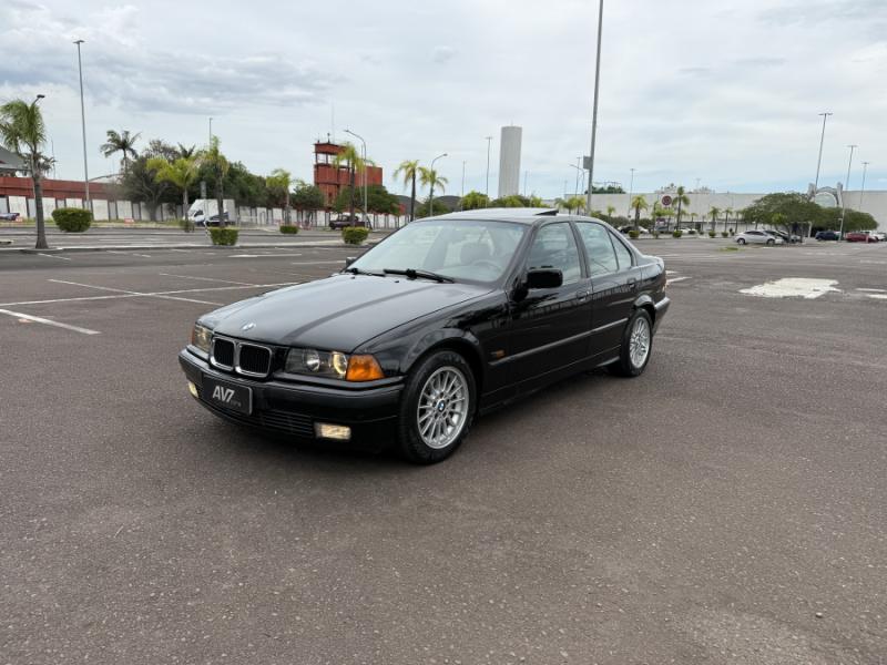 328i Sedan
