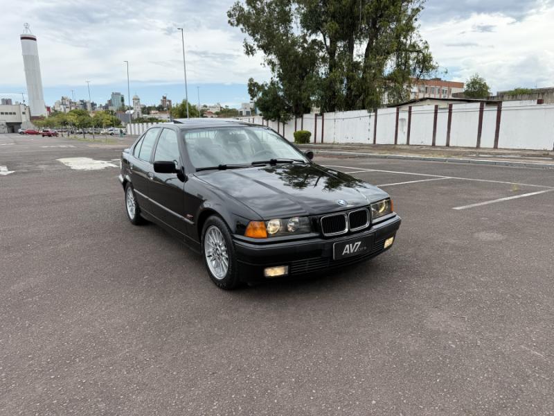 328i Sedan