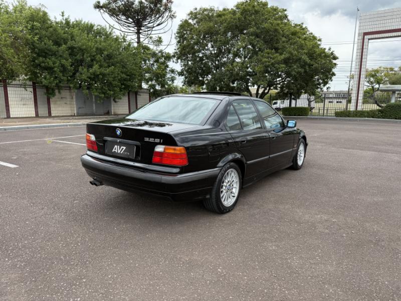 328i Sedan